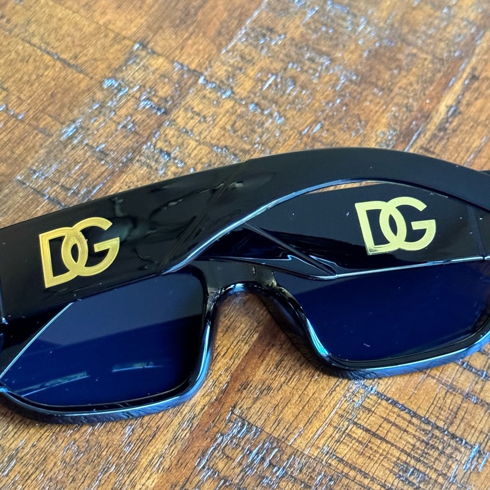 D&G Very Loving Sunglass - Picture 2 of 6